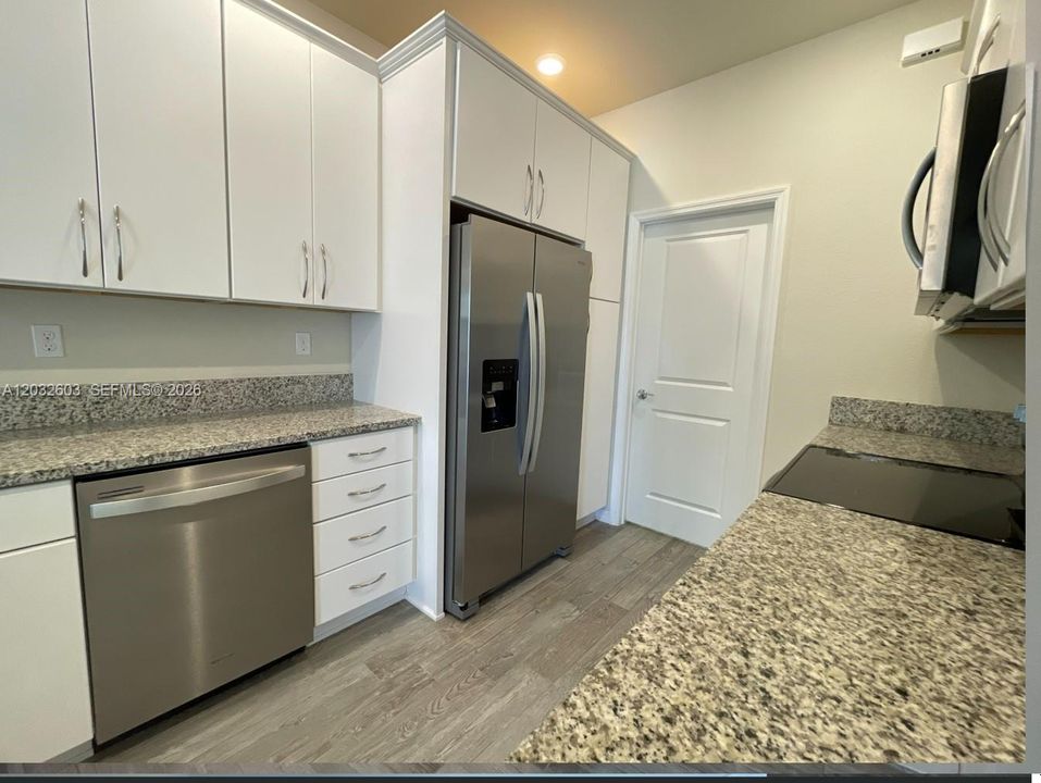 For Rent: $3,500 (3 beds, 2 baths, 1421 Square Feet)