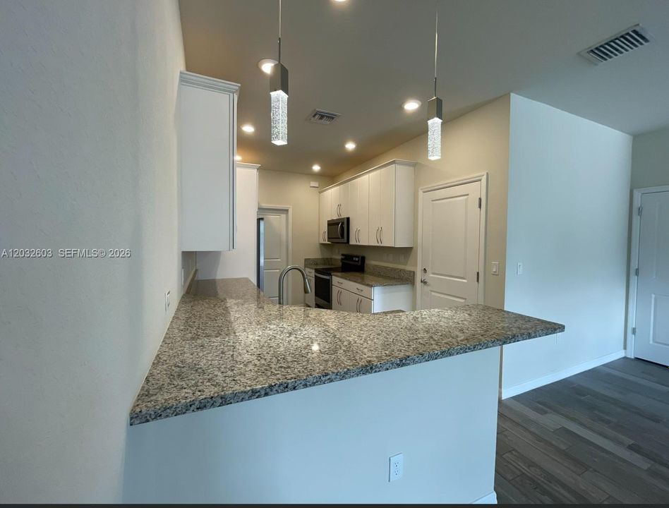 For Rent: $3,500 (3 beds, 2 baths, 1421 Square Feet)