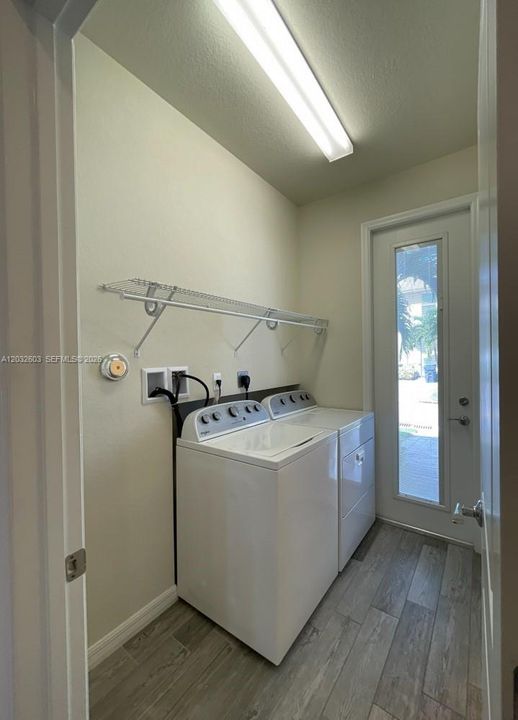 For Rent: $3,500 (3 beds, 2 baths, 1421 Square Feet)