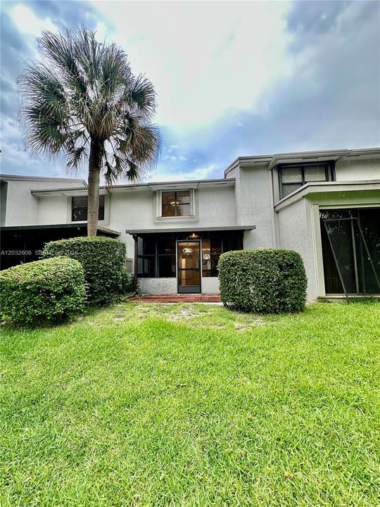 For Rent: $2,700 (2 beds, 2 baths, 1244 Square Feet)
