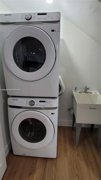 For Rent: $2,450 (2 beds, 2 baths, 1000 Square Feet)