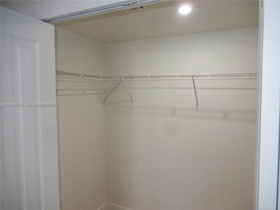 For Rent: $2,450 (2 beds, 2 baths, 1000 Square Feet)