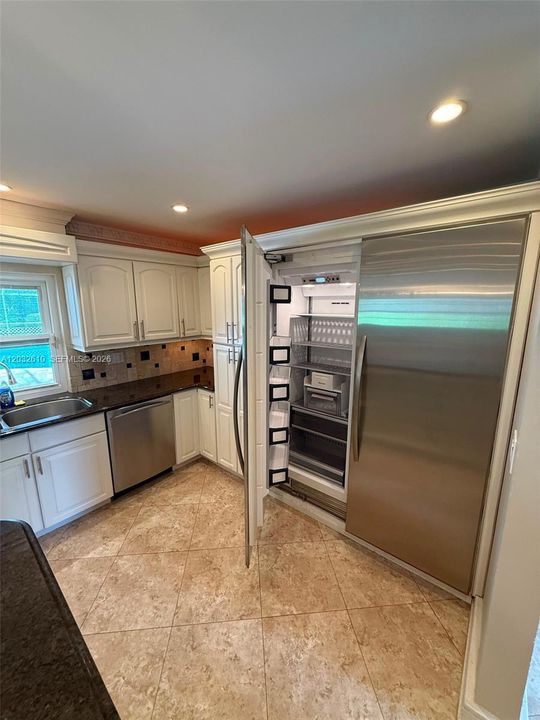 For Rent: $9,500 (4 beds, 3 baths, 2957 Square Feet)