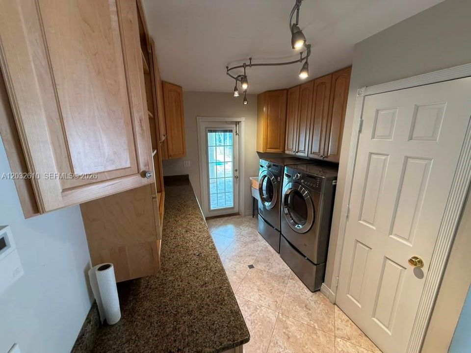 For Rent: $9,500 (4 beds, 3 baths, 2957 Square Feet)