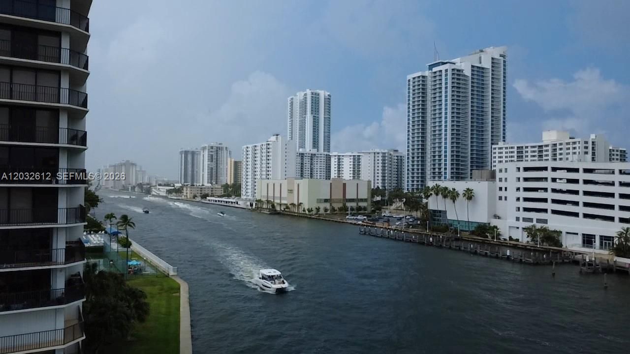 For Sale: $315,000 (1 beds, 1 baths, 1075 Square Feet)