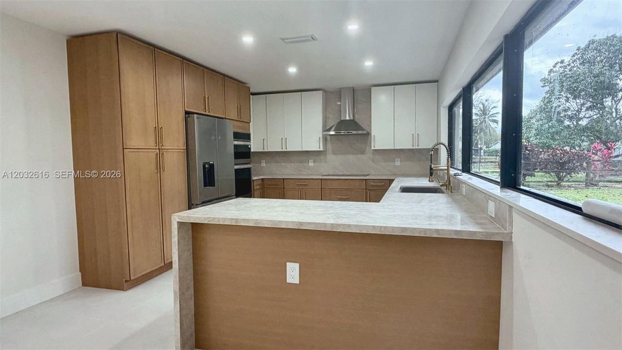 En Venta: $775,000 (3 camas, 2 baños, 1640 Pies cuadrados)