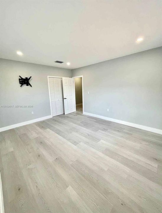 For Rent: $3,800 (3 beds, 1 baths, 1280 Square Feet)