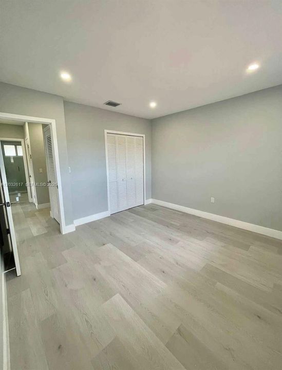 For Rent: $3,800 (3 beds, 1 baths, 1280 Square Feet)