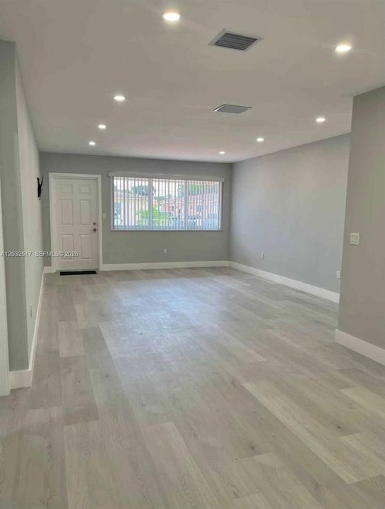 For Rent: $3,800 (3 beds, 1 baths, 1280 Square Feet)
