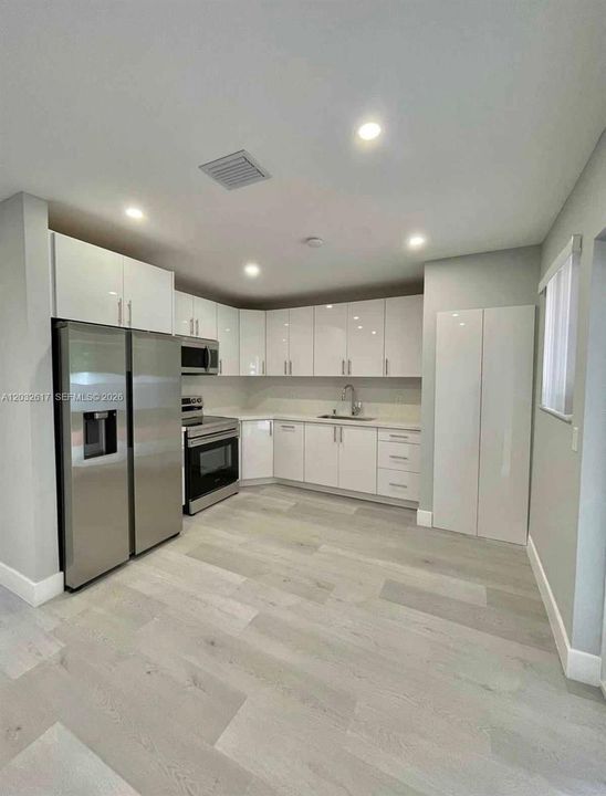 For Rent: $3,800 (3 beds, 1 baths, 1280 Square Feet)