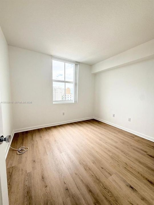 For Sale: $550,000 (2 beds, 2 baths, 932 Square Feet)