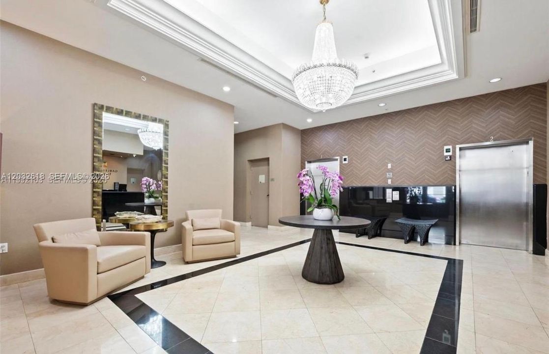 For Sale: $550,000 (2 beds, 2 baths, 932 Square Feet)