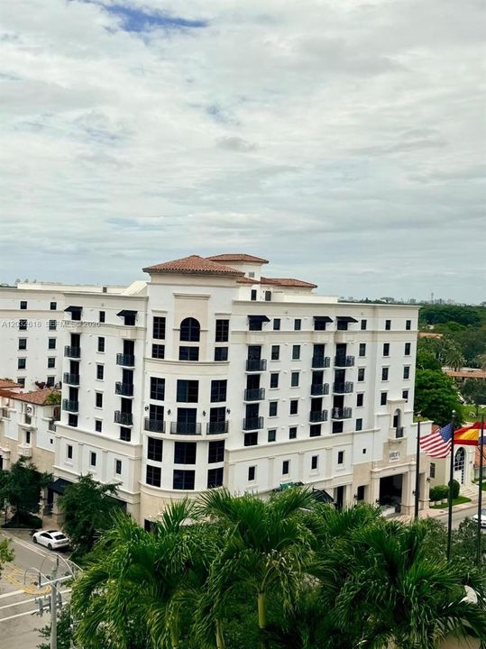 For Sale: $550,000 (2 beds, 2 baths, 932 Square Feet)