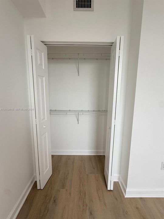 For Sale: $550,000 (2 beds, 2 baths, 932 Square Feet)