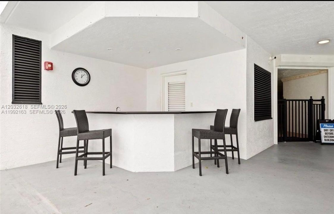 For Sale: $550,000 (2 beds, 2 baths, 932 Square Feet)