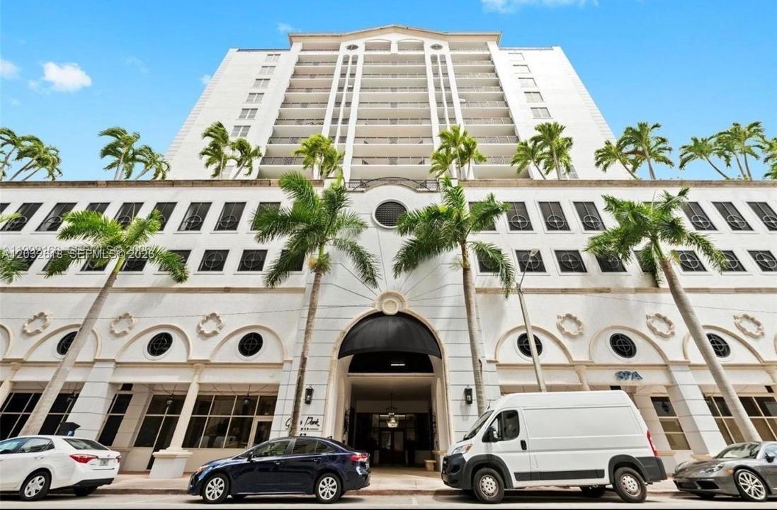 For Sale: $550,000 (2 beds, 2 baths, 932 Square Feet)