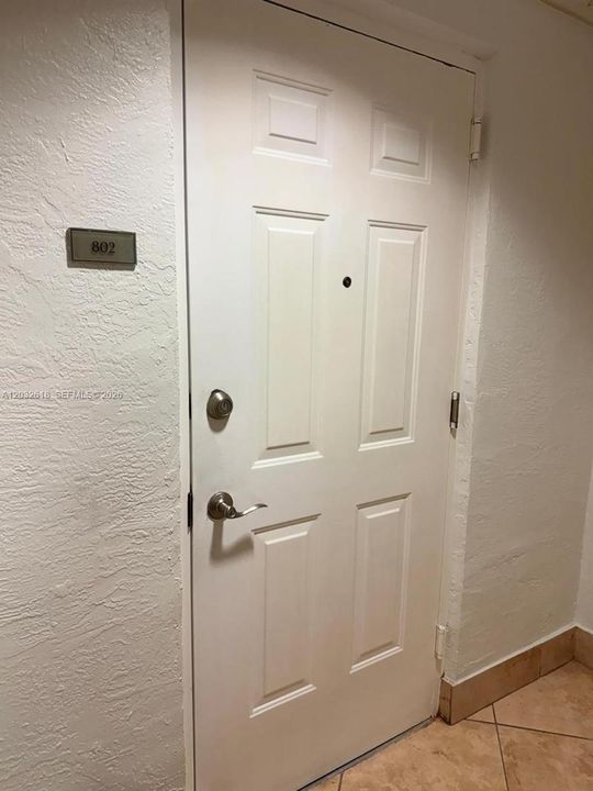 For Sale: $550,000 (2 beds, 2 baths, 932 Square Feet)