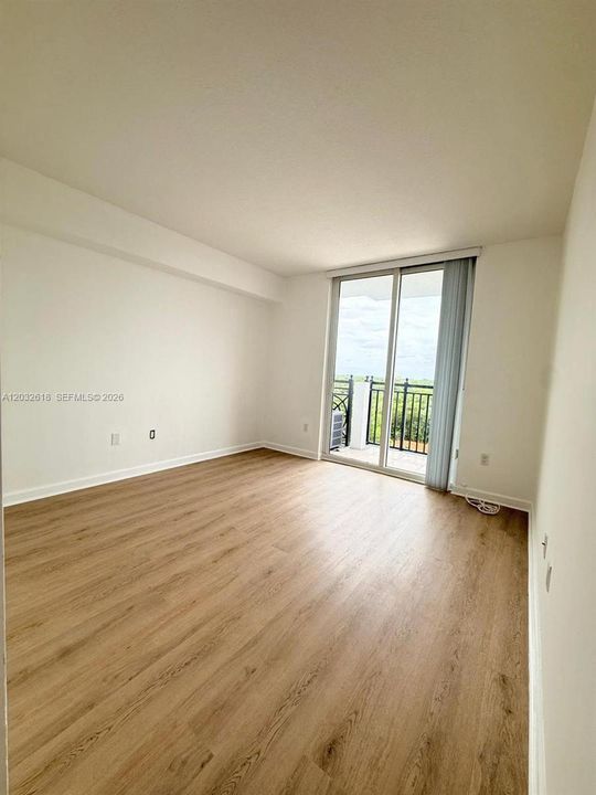 For Sale: $550,000 (2 beds, 2 baths, 932 Square Feet)