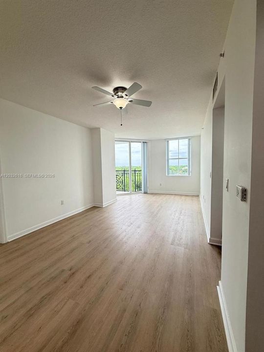 For Sale: $550,000 (2 beds, 2 baths, 932 Square Feet)