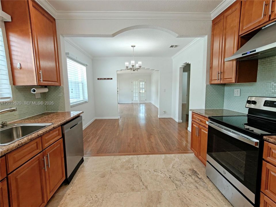For Rent: $6,800 (3 beds, 2 baths, 1624 Square Feet)