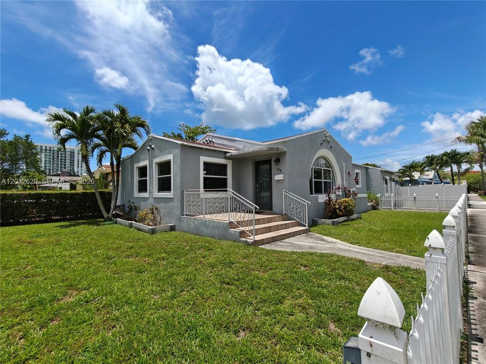 For Rent: $6,800 (3 beds, 2 baths, 1624 Square Feet)