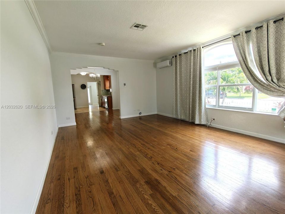 For Rent: $6,800 (3 beds, 2 baths, 1624 Square Feet)