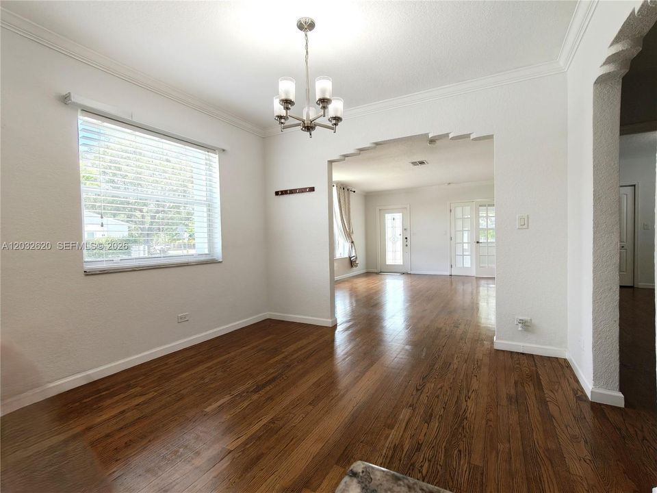 For Rent: $6,800 (3 beds, 2 baths, 1624 Square Feet)