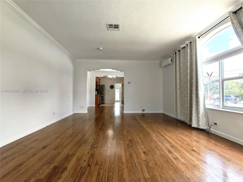 For Rent: $6,800 (3 beds, 2 baths, 1624 Square Feet)