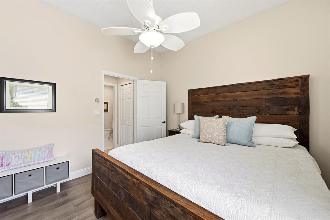 32_bedroom