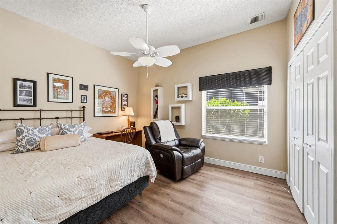 38_bedroom