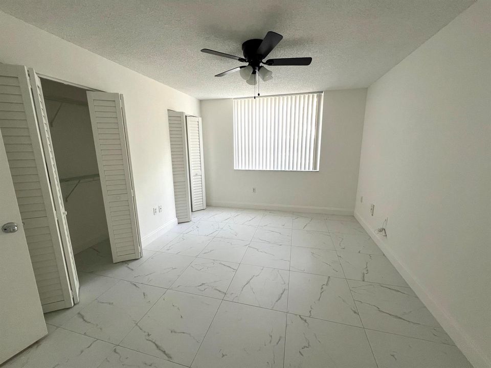 Spacious bedroom