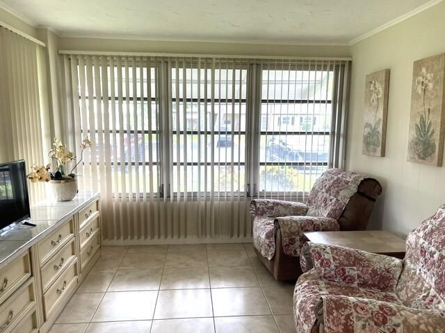 Enclosed Florida room under air