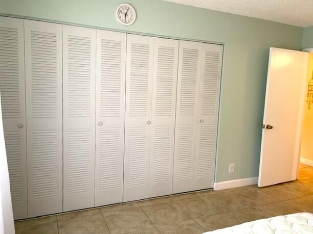 Guest bedroom walll closet