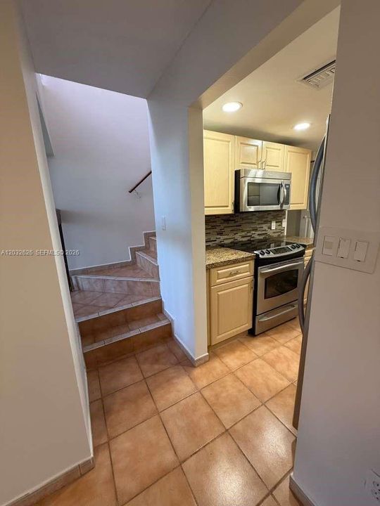 For Sale: $195,000 (1 beds, 1 baths, 840 Square Feet)