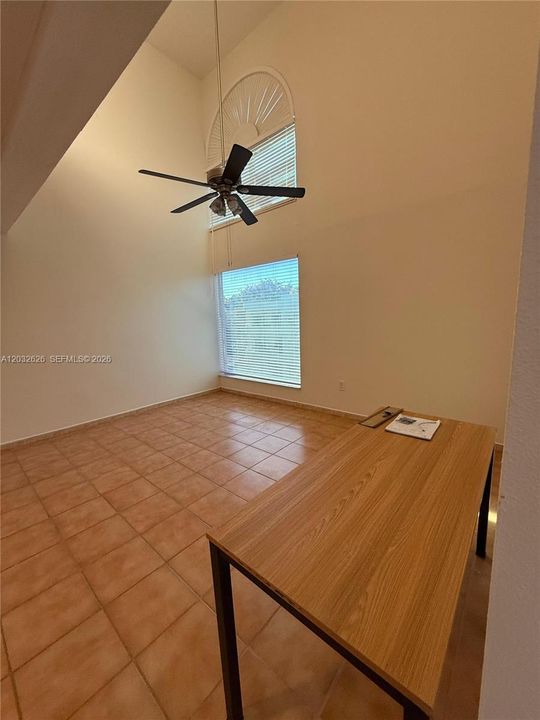 For Sale: $195,000 (1 beds, 1 baths, 840 Square Feet)
