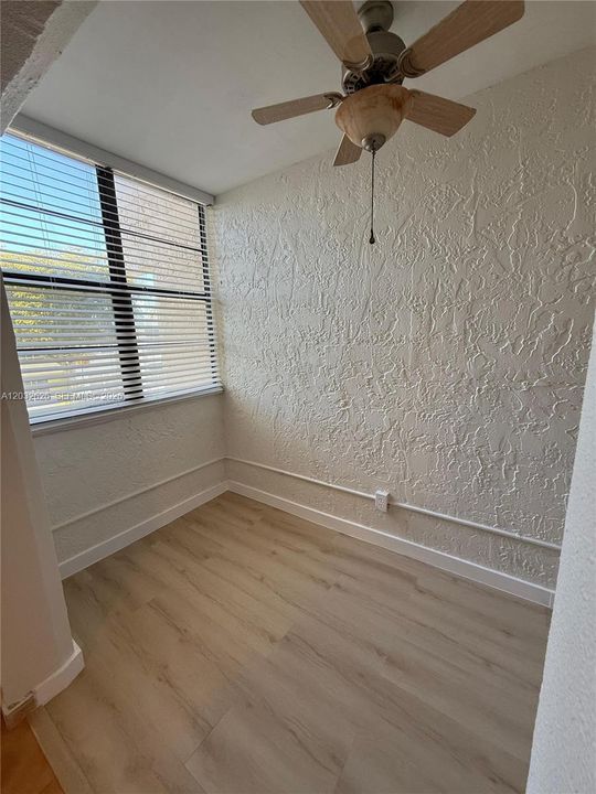 For Sale: $195,000 (1 beds, 1 baths, 840 Square Feet)