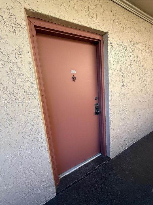 For Sale: $195,000 (1 beds, 1 baths, 840 Square Feet)