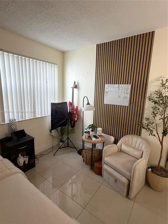 For Rent: $2,000 (1 beds, 1 baths, 964 Square Feet)