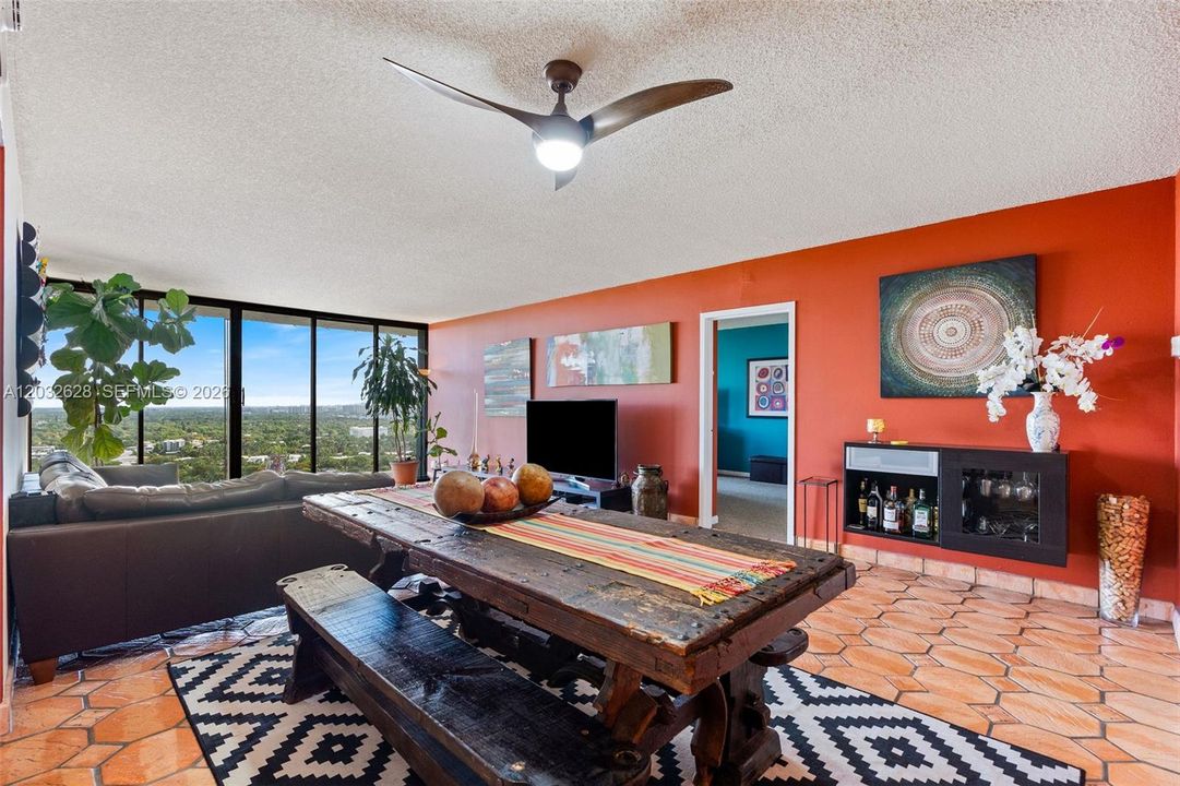 For Sale: $449,900 (2 beds, 2 baths, 1225 Square Feet)