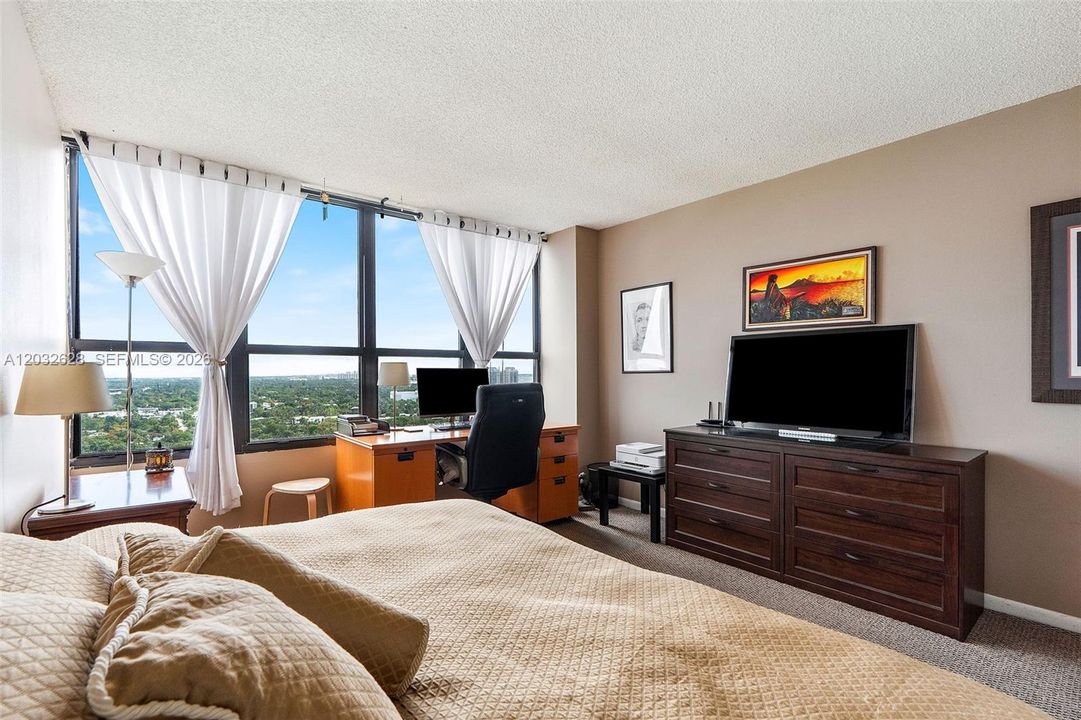 For Sale: $449,900 (2 beds, 2 baths, 1225 Square Feet)