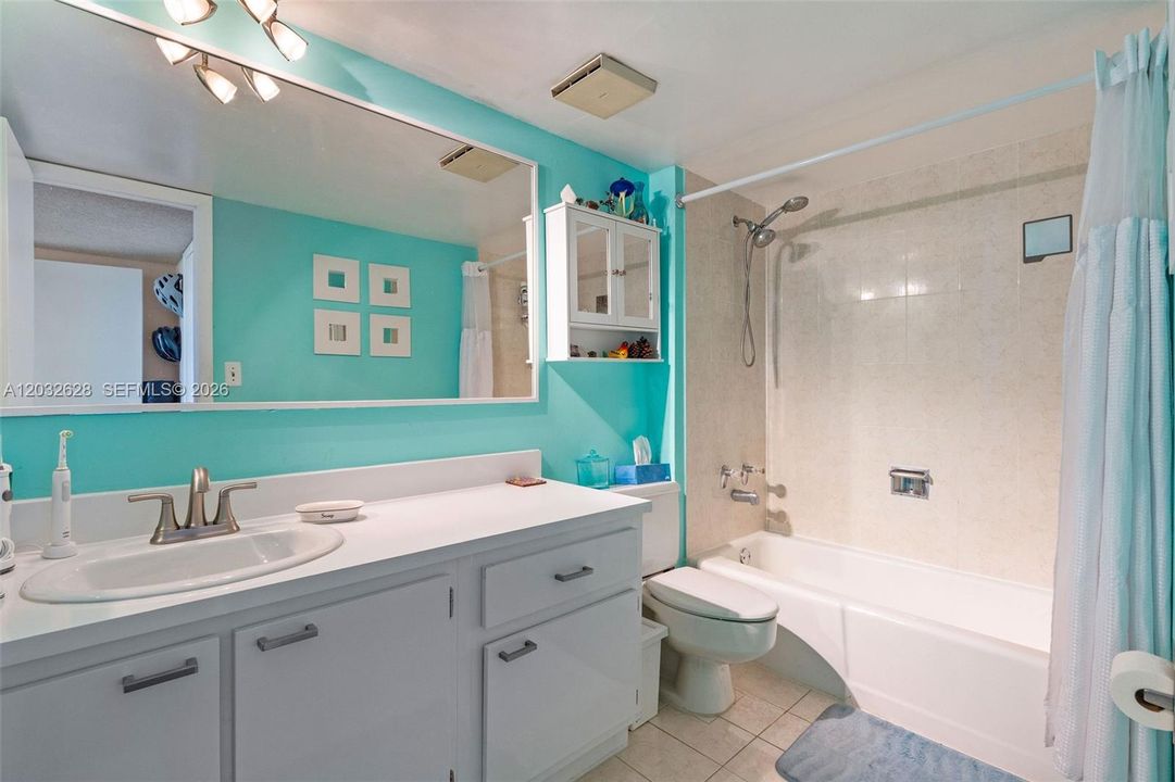 For Sale: $449,900 (2 beds, 2 baths, 1225 Square Feet)