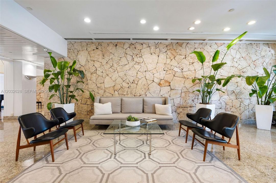 For Sale: $449,900 (2 beds, 2 baths, 1225 Square Feet)