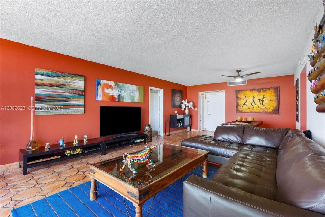 For Sale: $449,900 (2 beds, 2 baths, 1225 Square Feet)