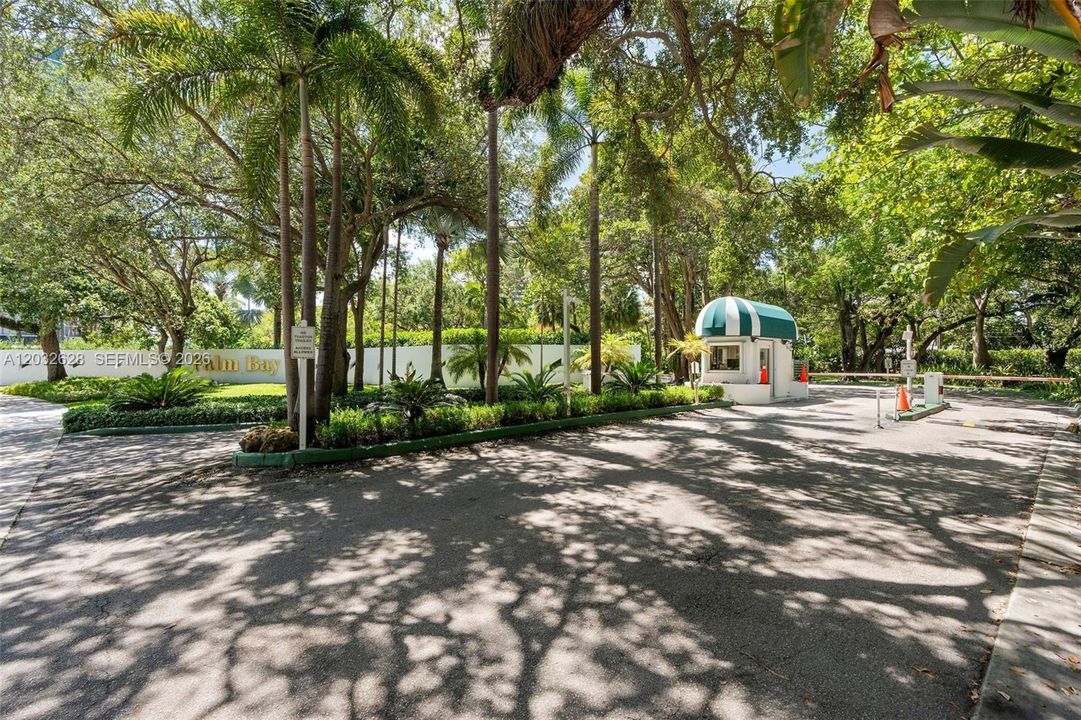 For Sale: $449,900 (2 beds, 2 baths, 1225 Square Feet)