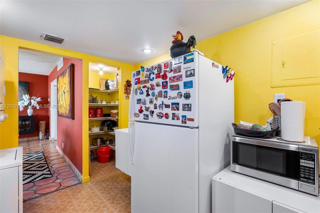 For Sale: $449,900 (2 beds, 2 baths, 1225 Square Feet)