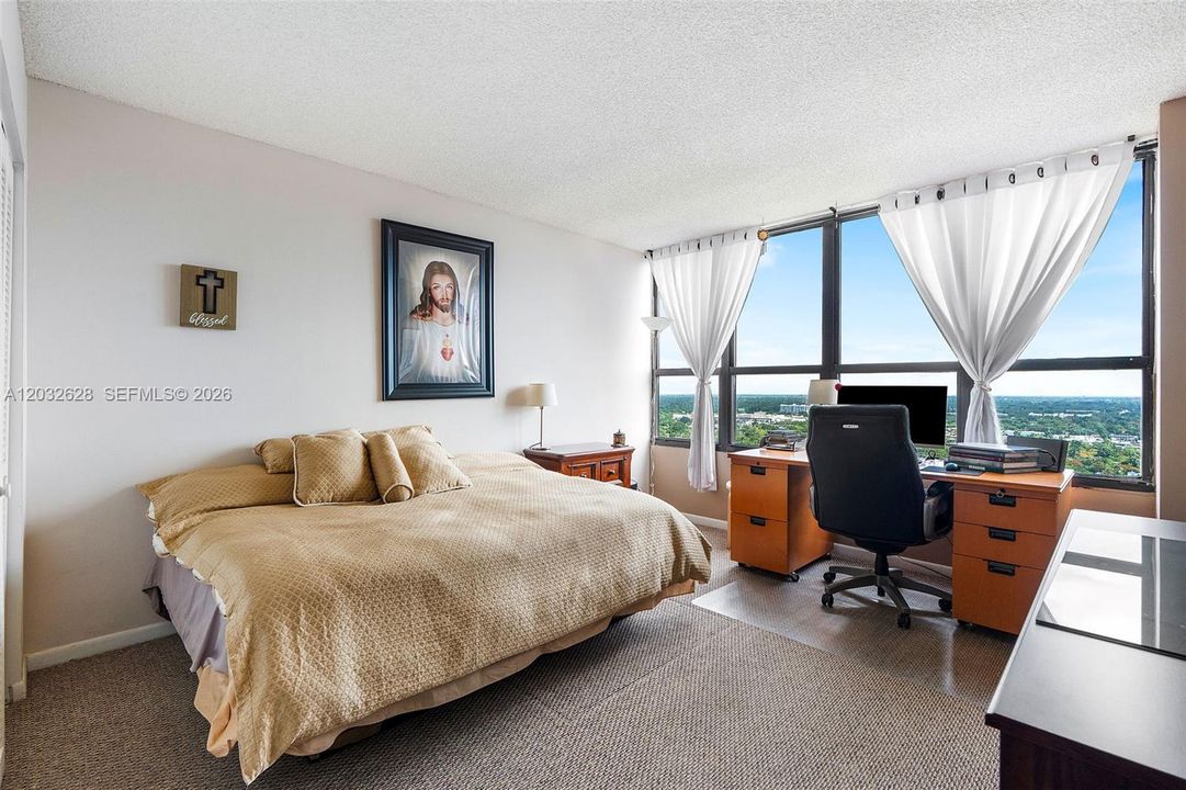 For Sale: $449,900 (2 beds, 2 baths, 1225 Square Feet)