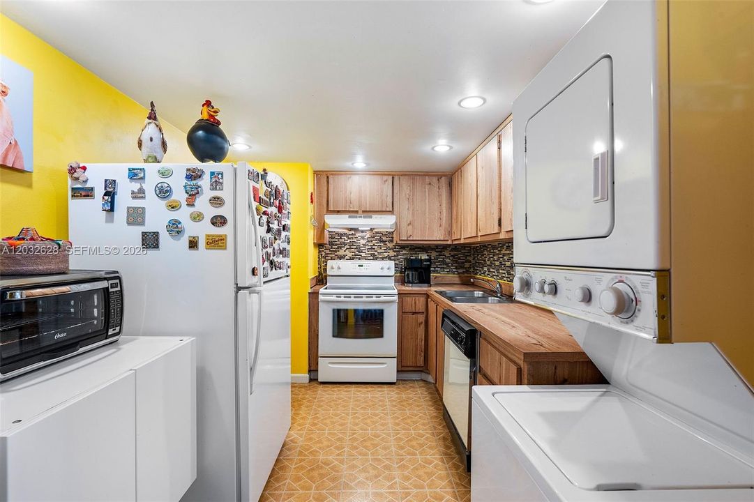 For Sale: $449,900 (2 beds, 2 baths, 1225 Square Feet)