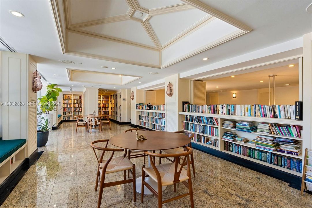 For Sale: $449,900 (2 beds, 2 baths, 1225 Square Feet)