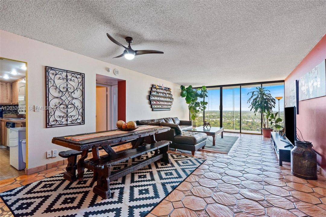 For Sale: $449,900 (2 beds, 2 baths, 1225 Square Feet)