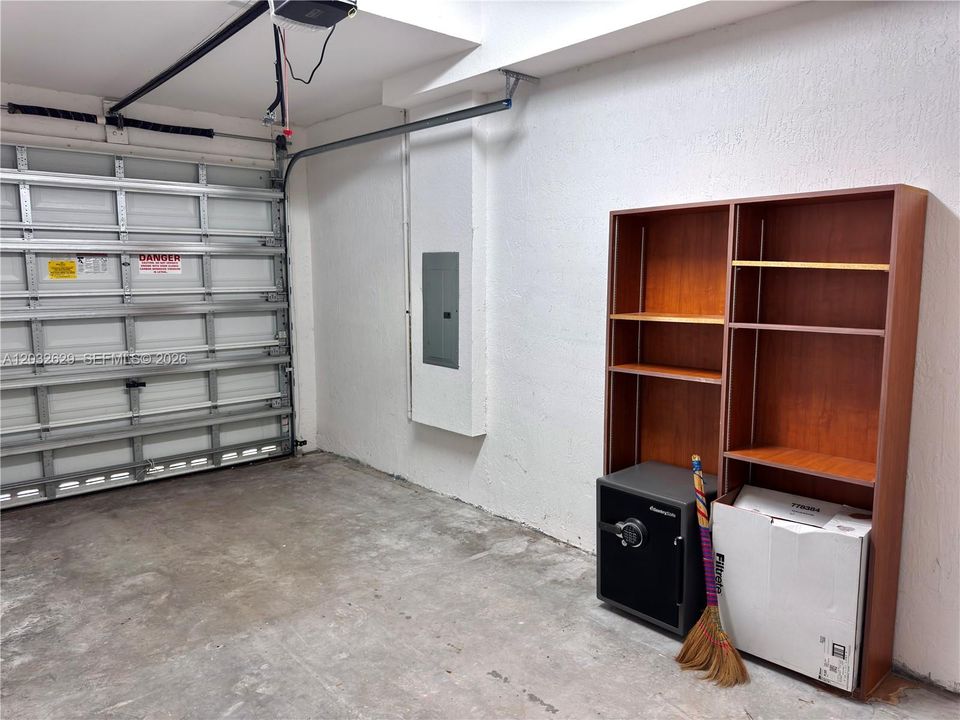 В аренду: $3,750 (4 спален, 2 ванн, 2050 Квадратных фут)